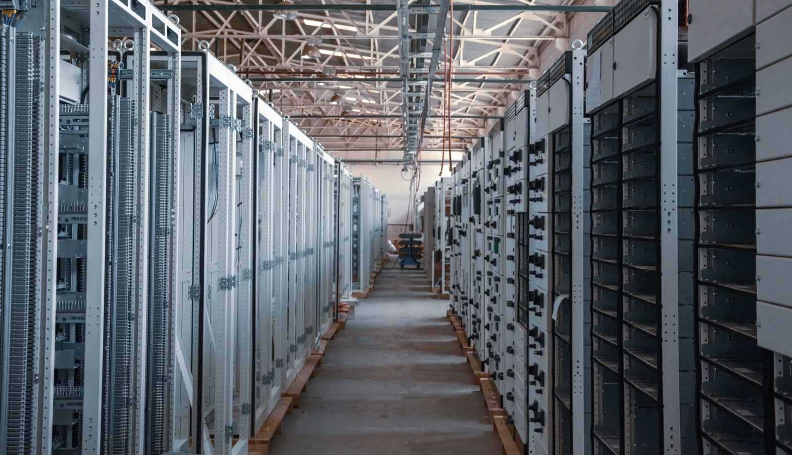 Artikelafbeelding voor: Bitcoin-mijnbouwers ruilen ASIC's in voor AI-servers: verdienen ze straks meer aan ChatGPT dan aan bitcoin?